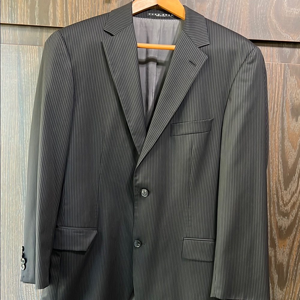 Hugo Boss Suit Black Pinstripe, 100% Virgin Wool, Made in USA, 40R
